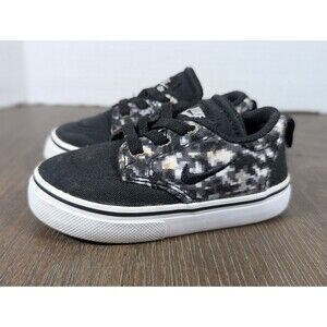 NIKE Baby Shoes Sneakers Size 5C 743185-002 Black White Elastic Lace